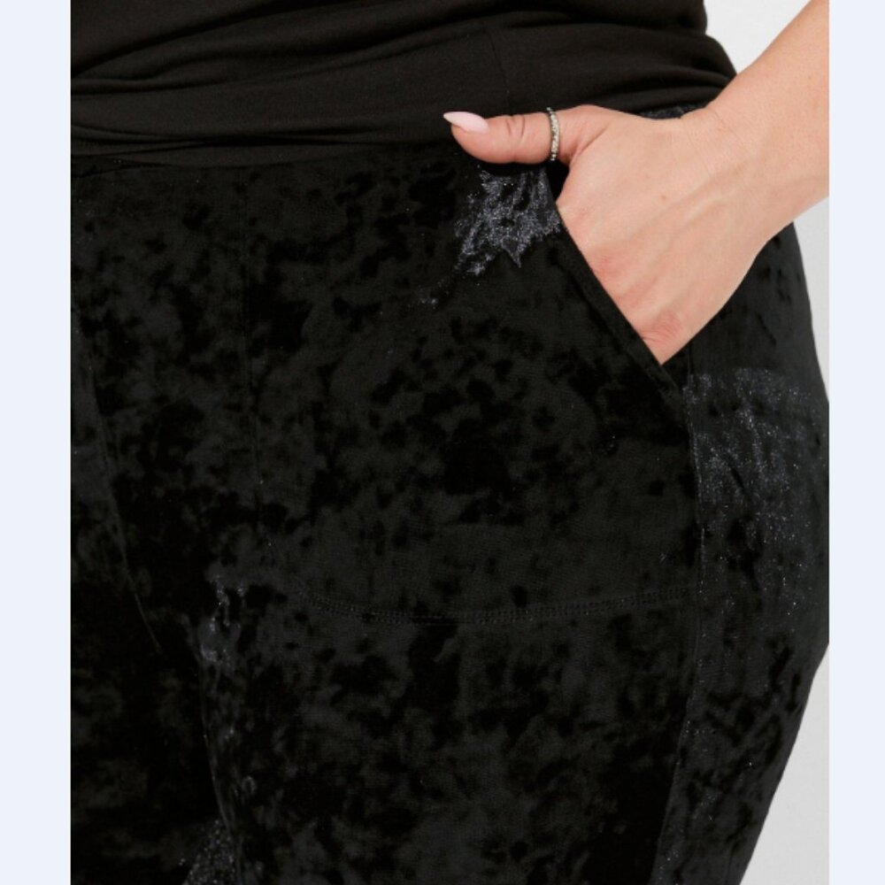 Torrid Full Length Crushed Velvet Pocket Legging - Black - Medium - Picture 2 of 5